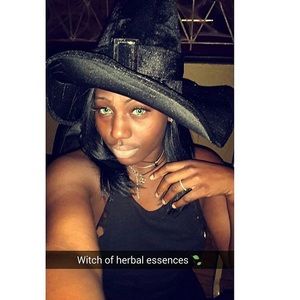 Meet your Posher, Ebony